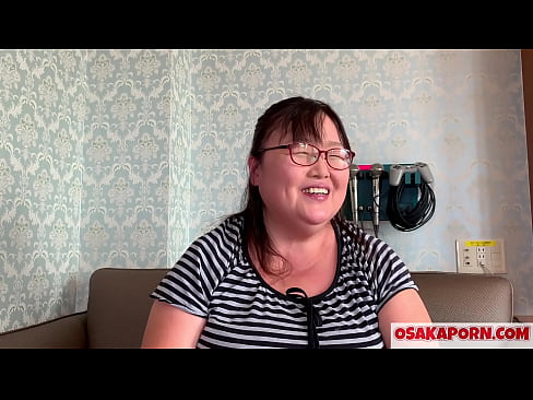 ❤️ Ama japoniar lodiak bere titi erraldoiak erakusten ditu eta sexu jostailu batekin gozatzen du. 51 urteko ama asiar batek bere sexu-esperientziaz hitz egiten du. Yukiko 1 OSAKAPORN milf gantz ❤ Etxeko pornoa gugan ❤