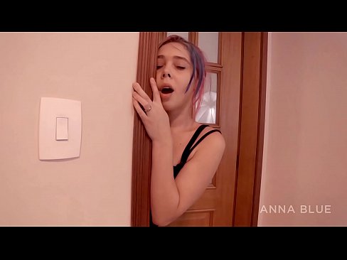 ❤️ Nire anaiarengana itzuli nintzen. Bere neska-lagunarekin sexu harremanak izan nituen. itzulera lesbiana. ❤ Etxeko pornoa gugan ❤