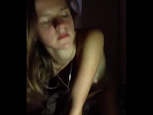 ❤️ Neska bat masturbatzen da eta cums ❤ Etxeko pornoa gugan ❤
